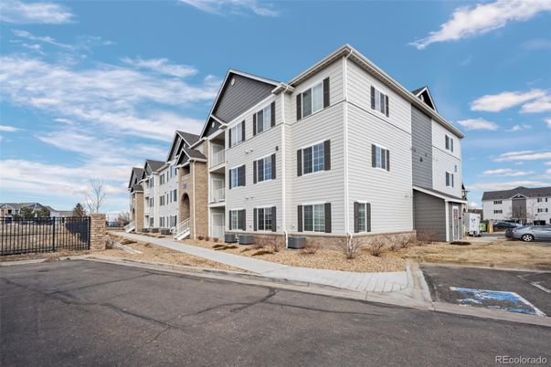 Exterior, Facade, Rowhouse