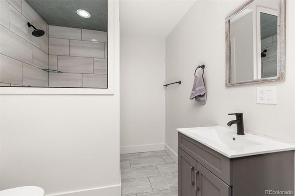 Bathroom, Interior, Recessed Lighting