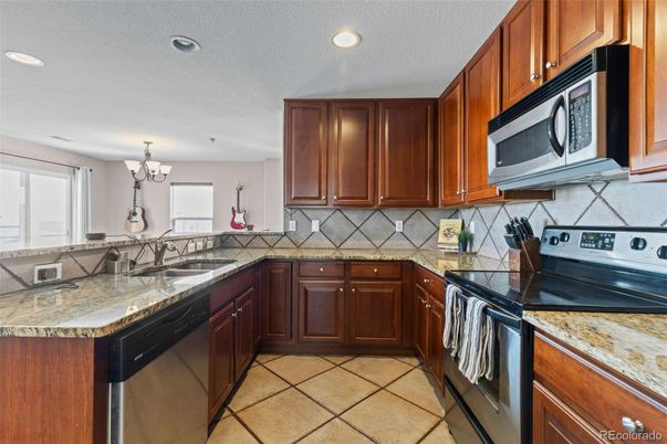 Chandelier, Interior, Kitchen, Recessed Lighting, Stainless Steel Appliances