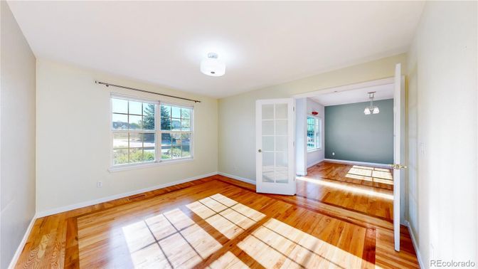 Empty room, Interior, Pendant Lights, Wood Texture Flooring