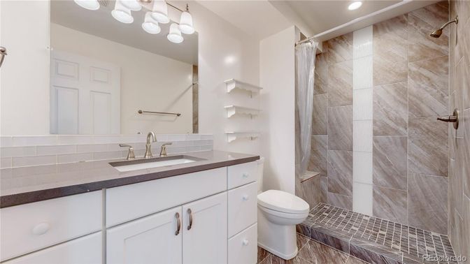 Bathroom, Interior, Recessed Lighting