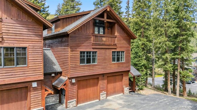 Attached, Exterior, Facade, Log Home