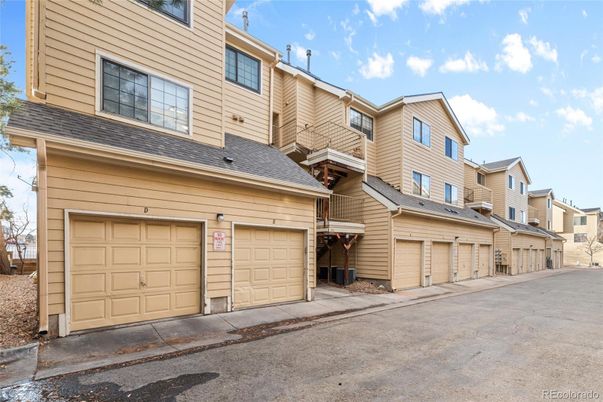 Attached, Exterior, Facade, Rowhouse