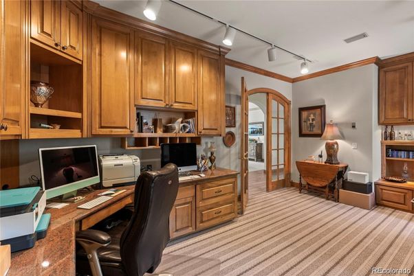 Home Office, Interior
