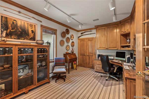Home Office, Interior
