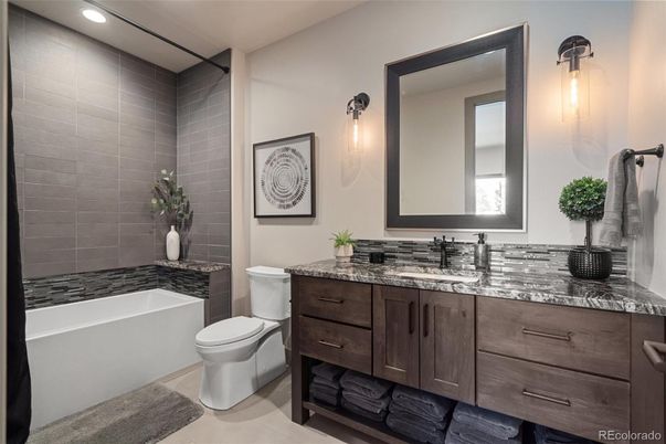 Bathroom, Dual Sink Vanities, Interior, Recessed Lighting