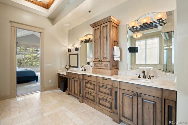 Bathroom, Dual Sink Vanities, Interior, Recessed Lighting
