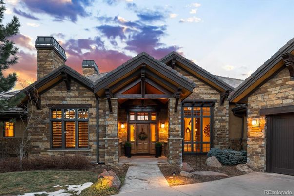 Exterior, Facade, Log Home