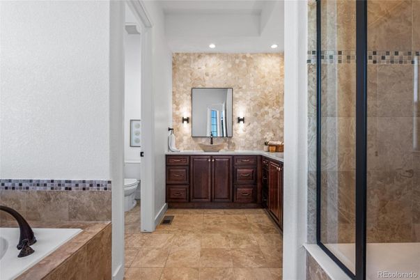 Bathroom, Dual Sink Vanities, Interior, Recessed Lighting