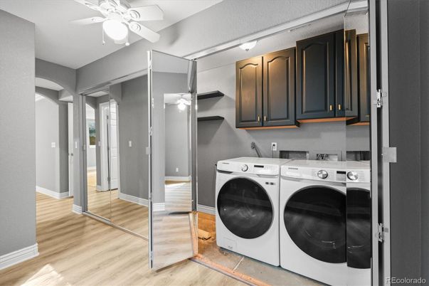 Interior, Washer, Wood Texture Flooring