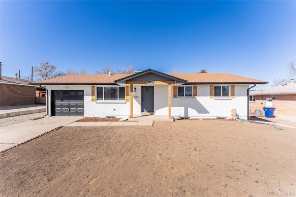 Attached, Exterior, Facade, Ranch