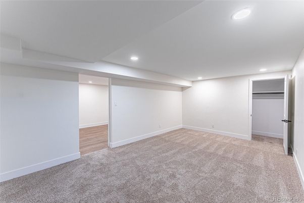 Empty room, Interior, Recessed Lighting
