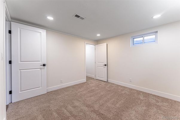 Empty room, Interior, Recessed Lighting