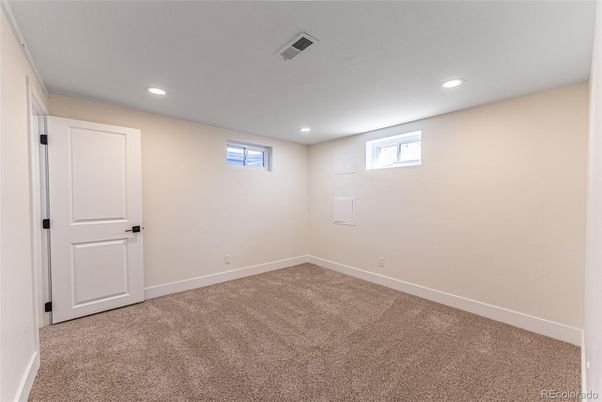 Empty room, Interior, Recessed Lighting