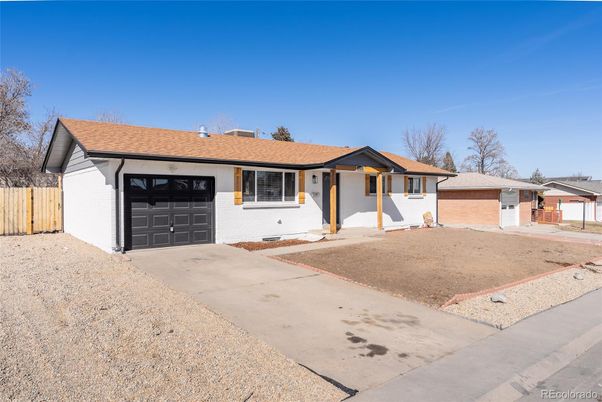 Attached, Exterior, Facade, Ranch