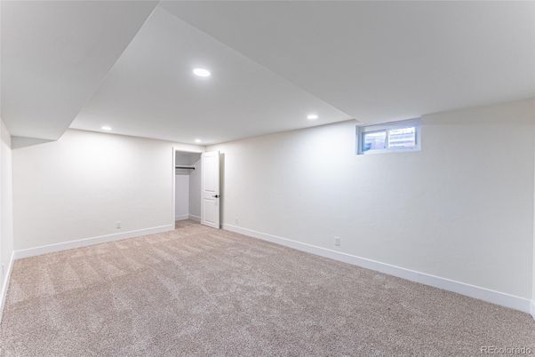Empty room, Interior, Recessed Lighting