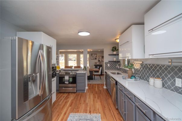 Dining room, Interior, Kitchen, Stainless Steel Appliances, Wood Texture Flooring