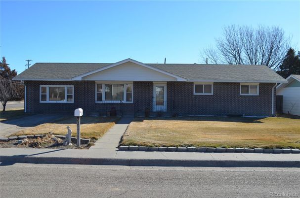 Exterior, Facade, Brick Facade, Ranch
