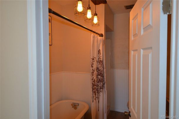 Bathroom, Interior, Pendant Lights, Wood Texture Flooring