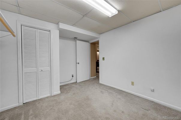 Empty room, Interior