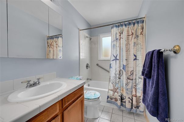 Bathroom, Interior, Tile Countertops