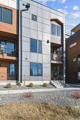 Exterior, Facade, Modern
