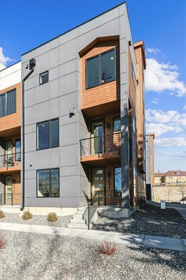 Exterior, Facade, Modern