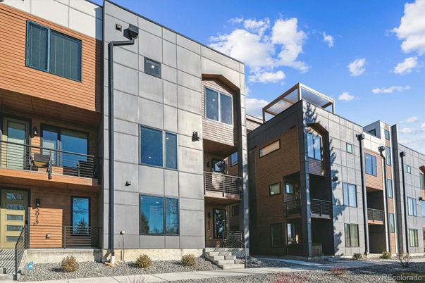 Exterior, Facade, Modern