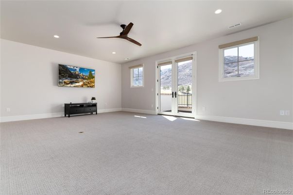 Empty room, Interior, Recessed Lighting