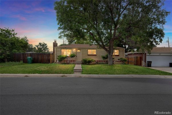 Attached, Exterior, Facade, Ranch