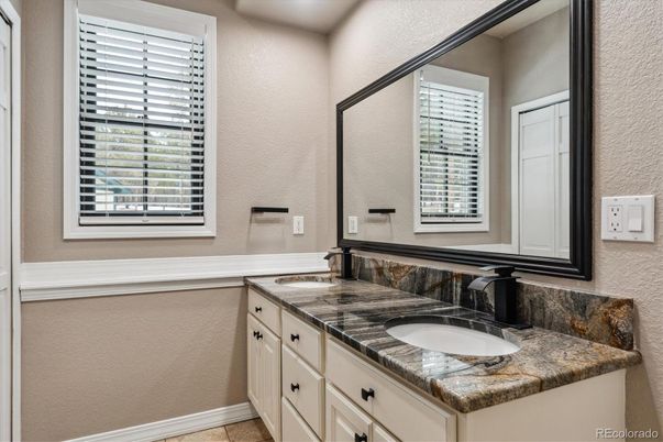 Bathroom, Dual Sink Vanities, Interior, Recessed Lighting