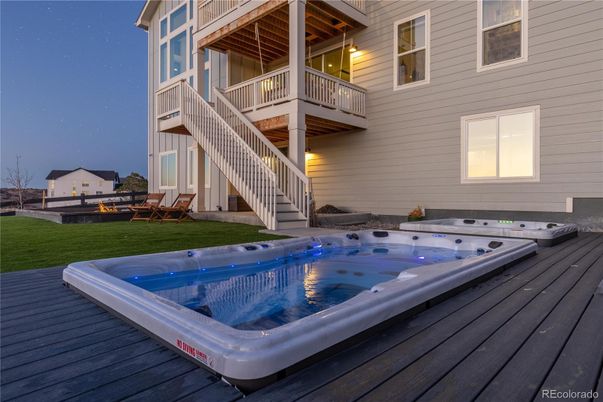 Exterior, Hot Tub