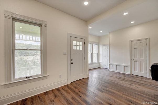 Empty room, Interior, Recessed Lighting, Wood Texture Flooring