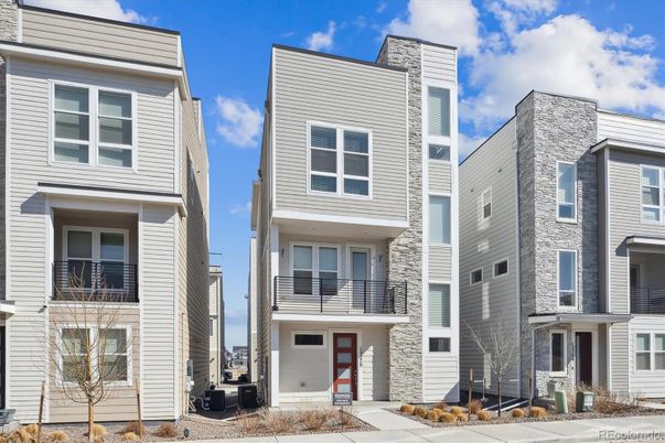 Exterior, Facade, Rowhouse