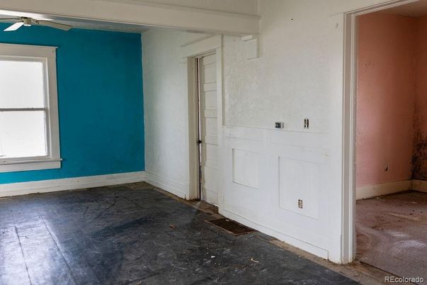 Empty room, Interior