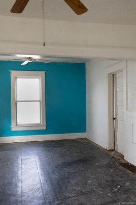 Empty room, Interior