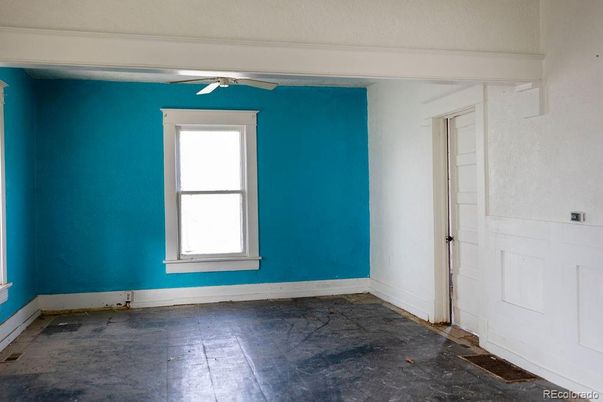Empty room, Interior
