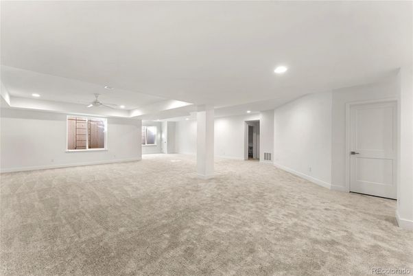 Empty room, Interior, Recessed Lighting