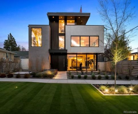 Backyard, Exterior, Facade, Modern