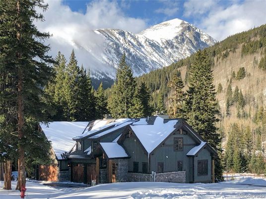 Exterior, Facade, Log Home