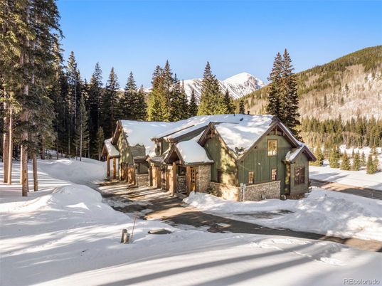 Exterior, Facade, Log Home