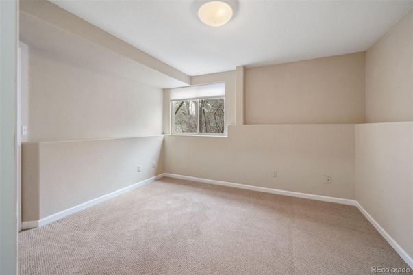 Empty room, Interior