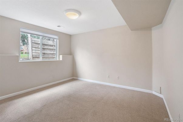 Empty room, Interior