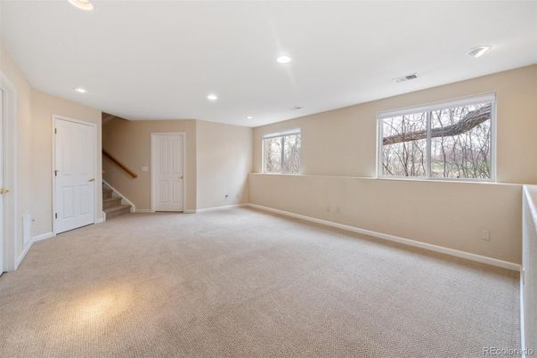 Empty room, Interior, Recessed Lighting