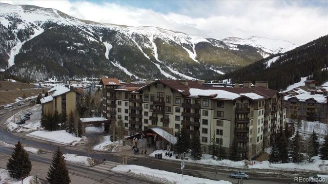 Exterior, Facade, Condo Building