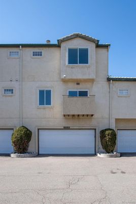 Attached, Exterior, Facade, Rowhouse