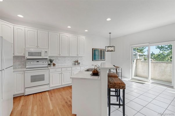 Dining room, Interior, Kitchen, Pendant Lights, Recessed Lighting, Wood Texture Flooring