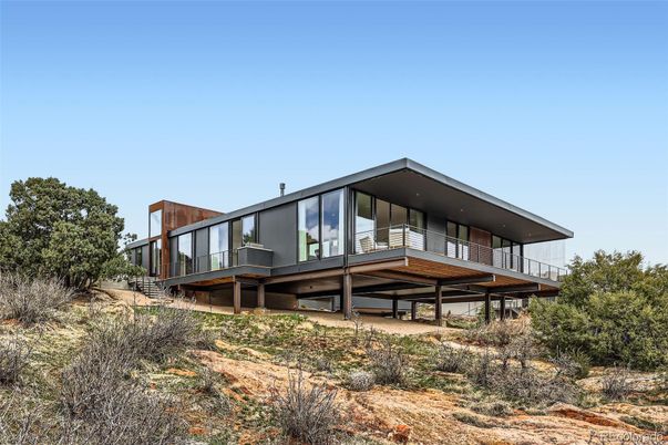 Backyard, Exterior, Facade, Modern