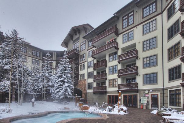 Exterior, Facade, Pool, Condo Building