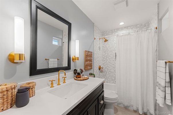 Bathroom, Interior, Recessed Lighting